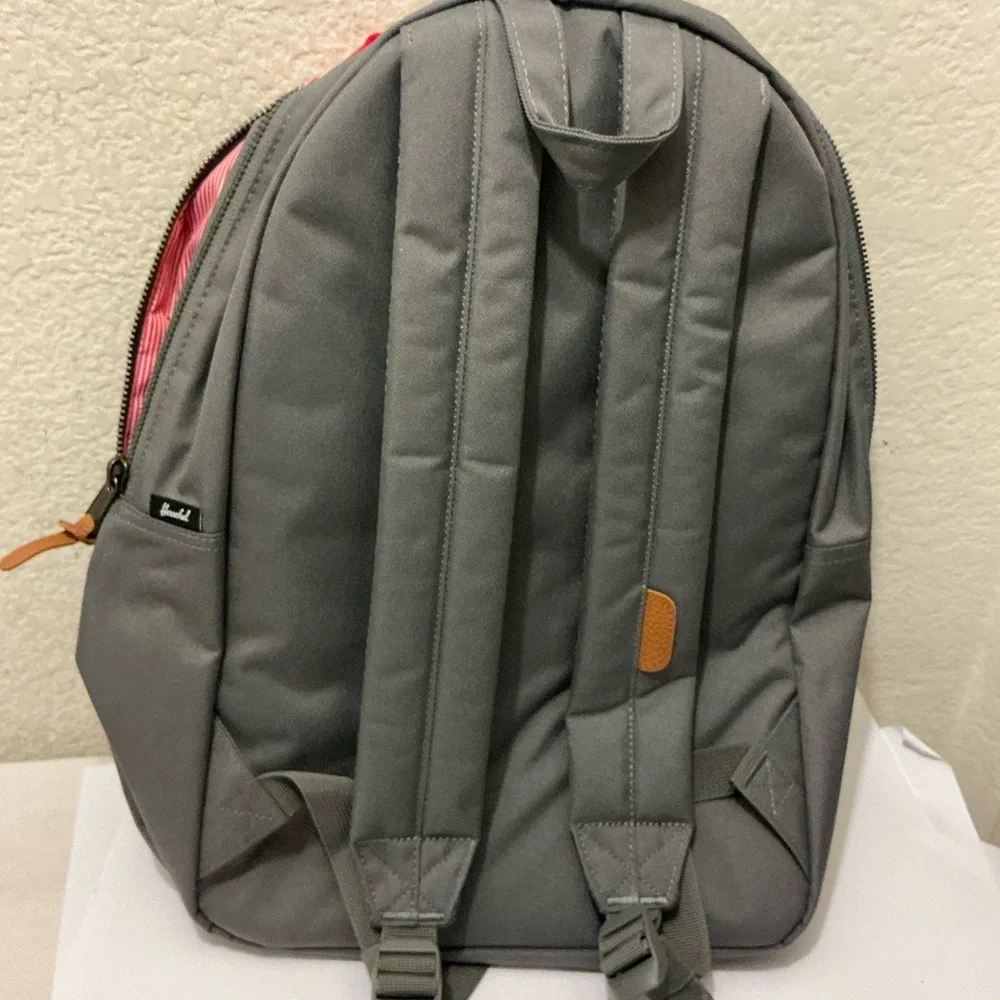 NWOT Herschel Supply Company Gray Everyday Backpack with Front Pocket
